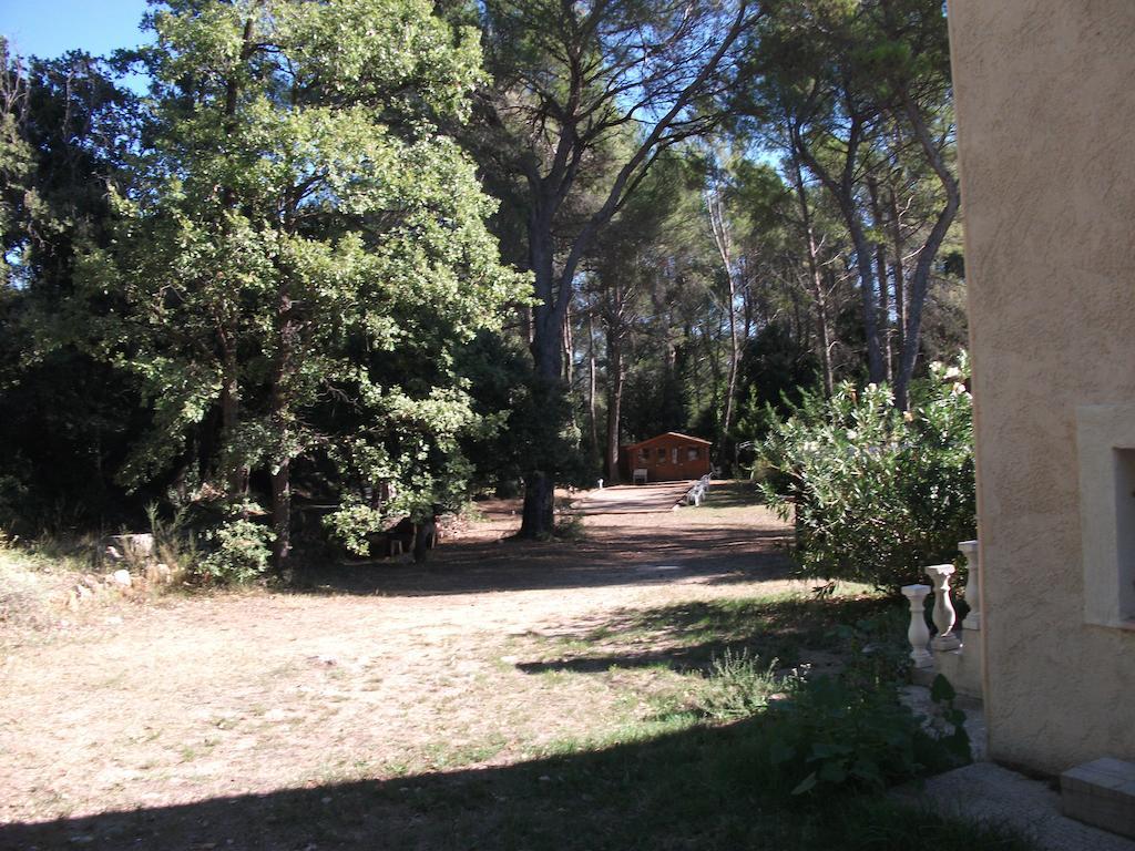 Chez Isabelle Et Guy B&B Trans-en-Provence Exterior photo